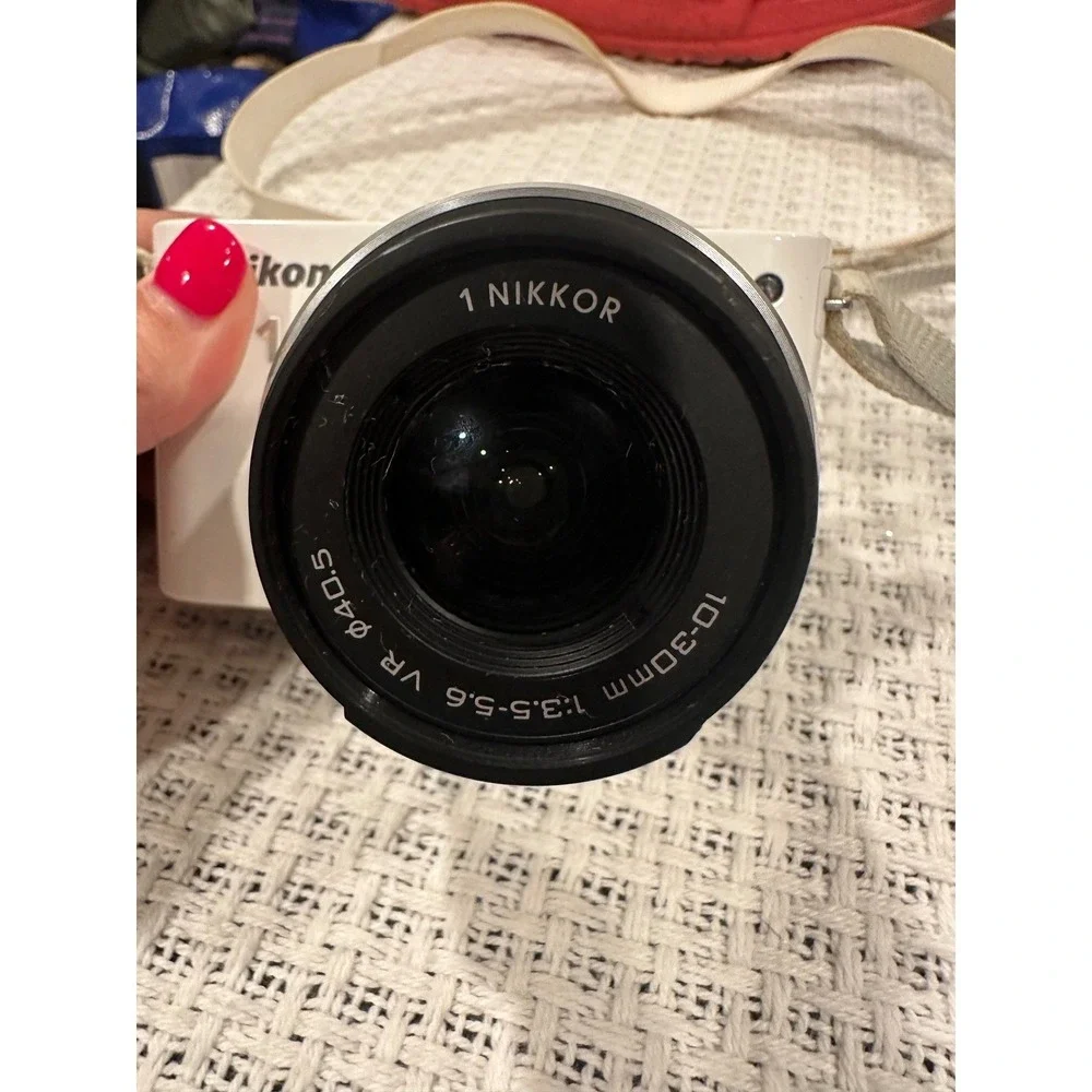 Nikon 1 J1 Mirrorless Camera White 10-30mm Lens Bundle Digicam Y2K Turns On Work